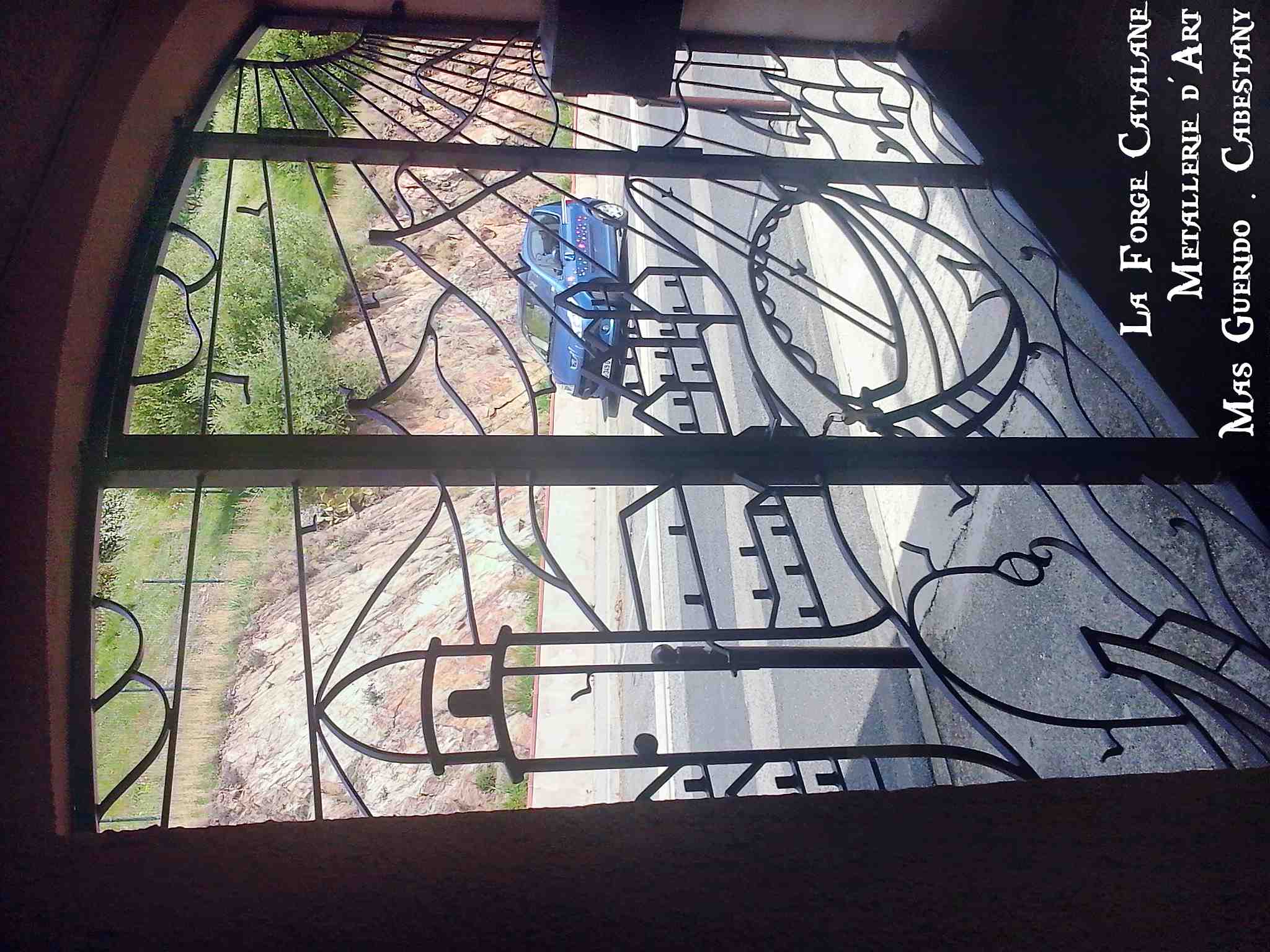 grille paysage collioure forge catalane.jpg